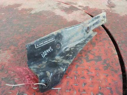 9436600214 MERCEDES Кронштейн подножки
