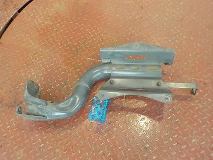 9705201233 MERCEDES Кронштейн крыла заднего, Отсутствует