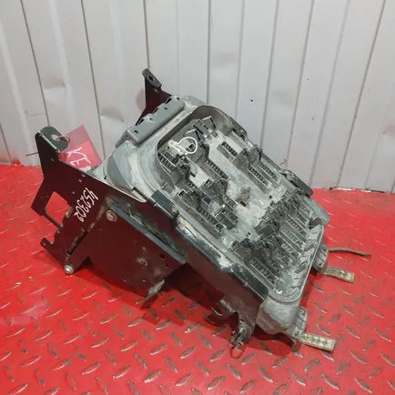 5010466930 RENAULT Блок предохранителей