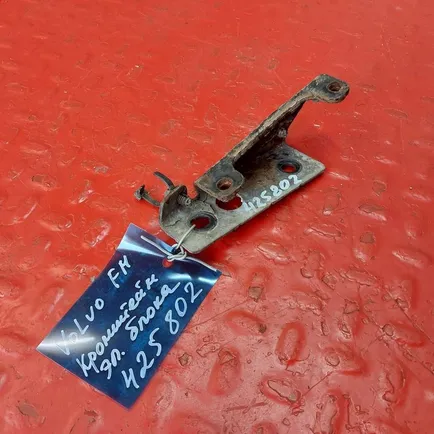 82923373 VOLVO Кронштейн электронного блока