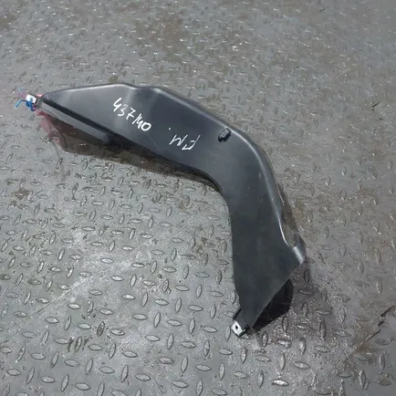 82413081 VOLVO Воздуховод по кабине