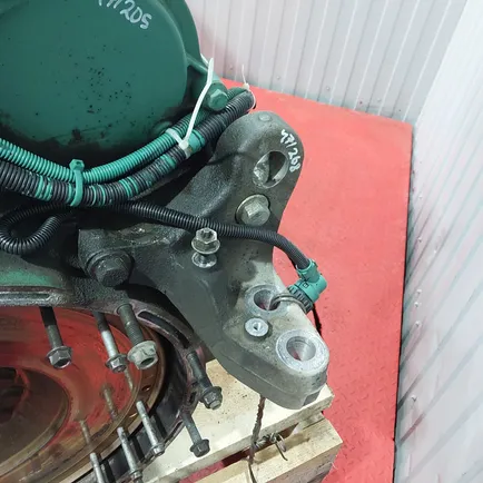 21364650 VOLVO Кронштейн двигателя