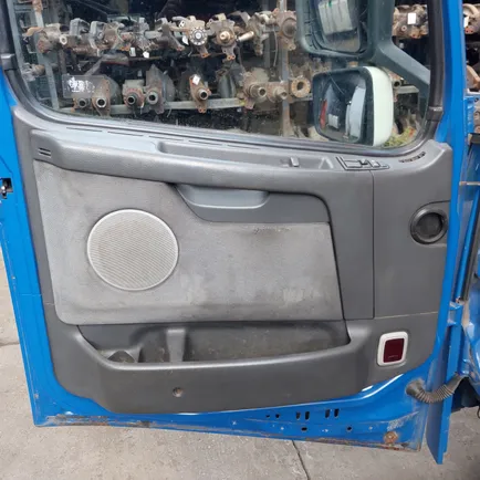20453756 VOLVO Обшивка двери, Отсутствует