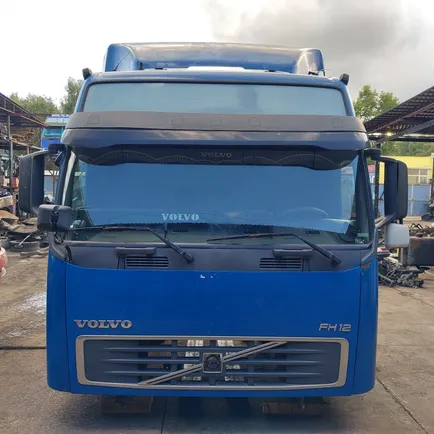 3176111 VOLVO Стекло лобовое, Отсутствует