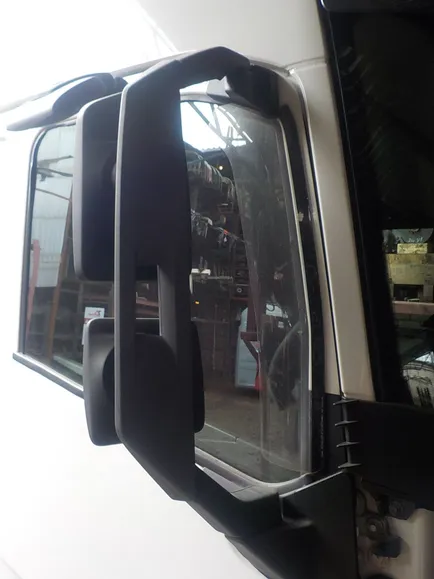 82943356 VOLVO Зеркало правое, Отсутствует