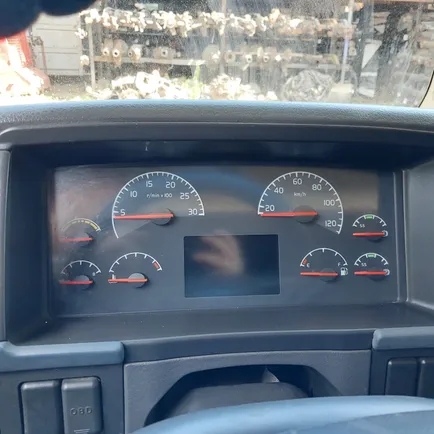 20739270 VOLVO Панель приборов