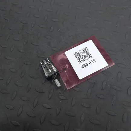 2018202110 MERCEDES Выключатель подсветки бардачка
