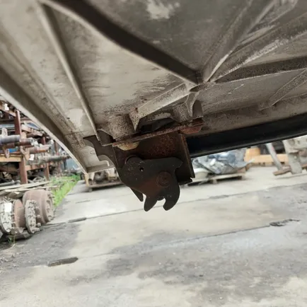 9737500184 MERCEDES Замок капота правый, Отсутствует