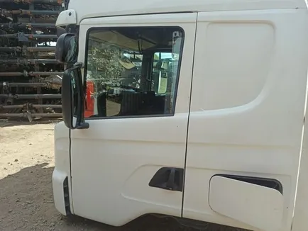 1910524 SCANIA Стекло двери левое