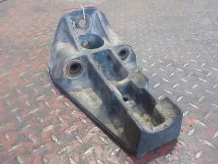 9415225040 MERCEDES Кронштейн крыла заднего