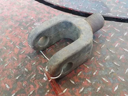 7420997334 RENAULT Крюк буксировочный, Отсутствует
