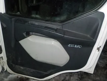 20730296 VOLVO Обшивка двери, Отсутствует