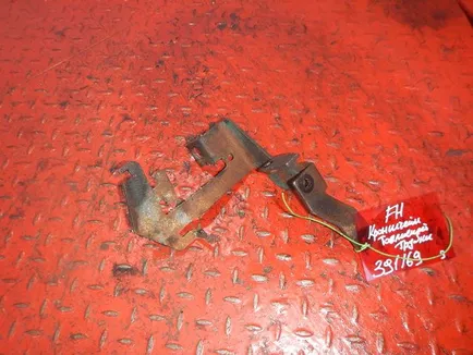 21073677 VOLVO Кронштейн топливной трубки