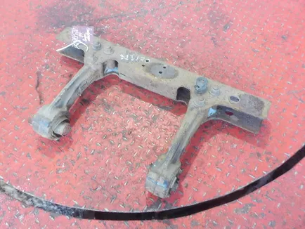 20850524 VOLVO Поперечина передняя