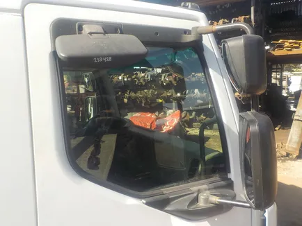 7420827126 RENAULT Стекло двери правое, Отсутствует