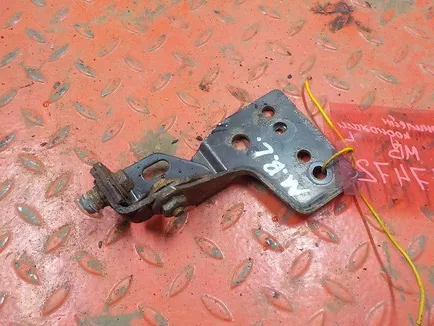 9436100636 MERCEDES Кронштейн подножки, Отсутствует