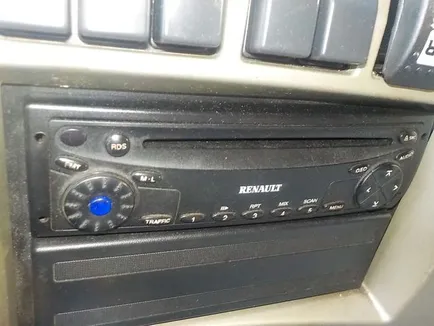 7607005038 RENAULT Магнитола, Отсутствует