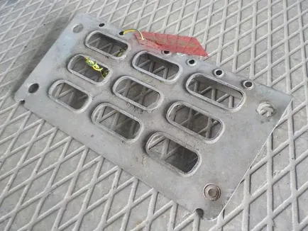 8191314 VOLVO Накладка подножки