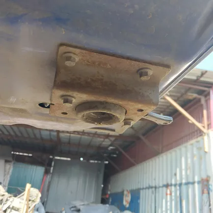82055584 VOLVO Кронштейн замка капота, Отсутствует