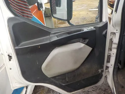 20730053 VOLVO Обшивка двери, Отсутствует