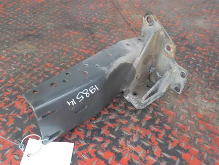 9305201533 MERCEDES Кронштейн подножки верхней правой