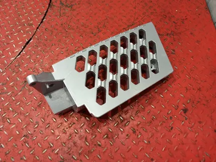 TD1151038R TANGDE Кронштейн подножки нижней правой
