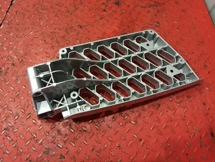 TD1151038R TANGDE Кронштейн подножки нижней правой