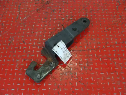 9735500338 MERCEDES Кронштейн цилиндра подъёма кабины, Отсутствует