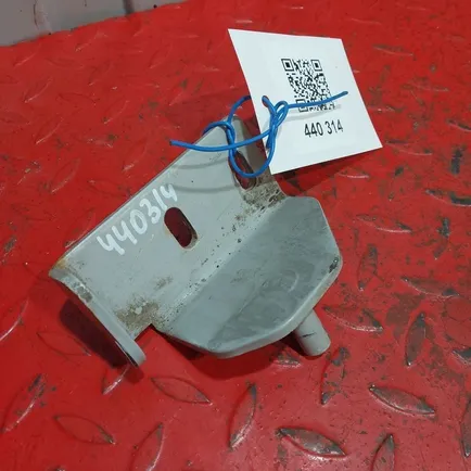 81621585032 MAN Кронштейн спальника, Отсутствует