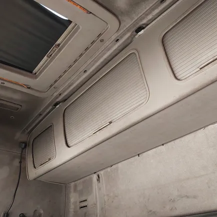20564318 VOLVO Полка