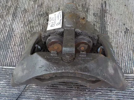20704260 VOLVO Суппорт правый, Отсутствует