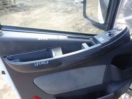 504111863 IVECO Ручка двери внутренняя левая, Отсутствует