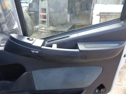 504111827 IVECO Ручка двери внутренняя правая, Отсутствует