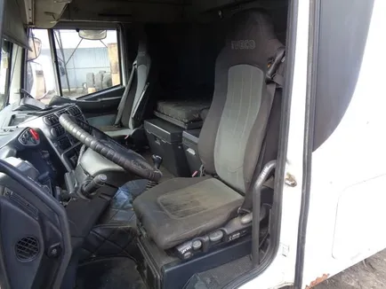 504203124 IVECO Сиденье левое, Отсутствует