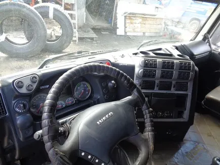 504210768 IVECO Торпедо, Отсутствует