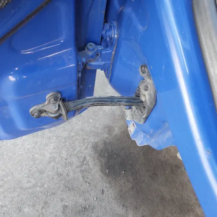 82859279 VOLVO Ограничитель двери