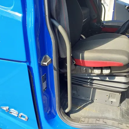 82246701 VOLVO Поручень