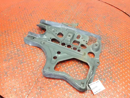 9605206651 MERCEDES Кронштейн крыла переднего