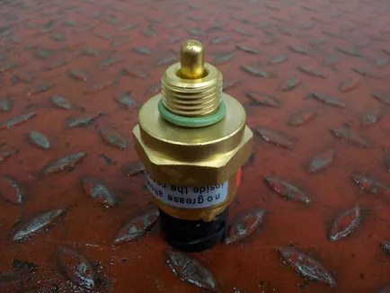 INF01001 INFINITI Датчик давления масла