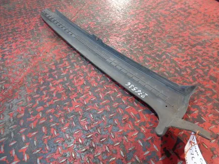 504045318 IVECO Накладка стойки