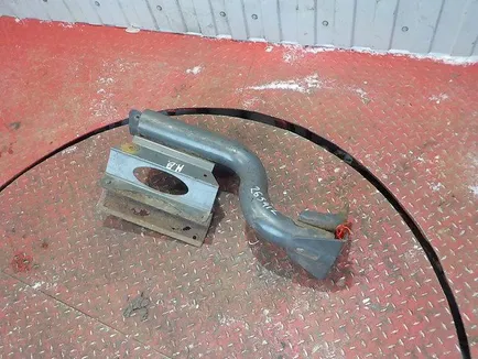 9705202133 MERCEDES Кронштейн крыла заднего, Отсутствует