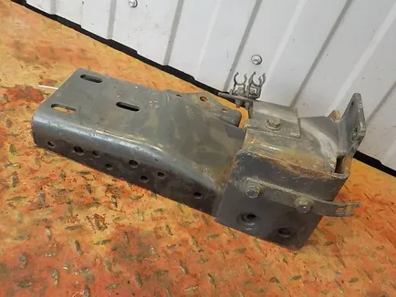 9305209233 MERCEDES Кронштейн подножки верхней правой