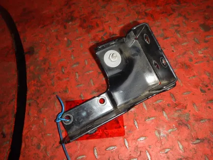 84488060 VOLVO Кронштейн спойлера