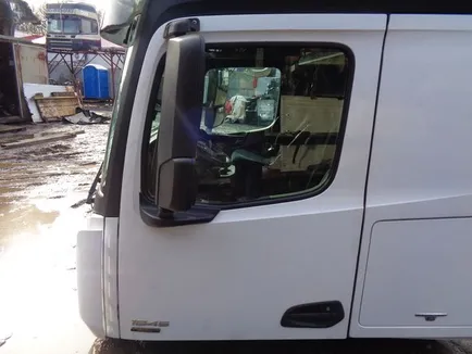 9607202303 MERCEDES Дверь левая, Отсутствует