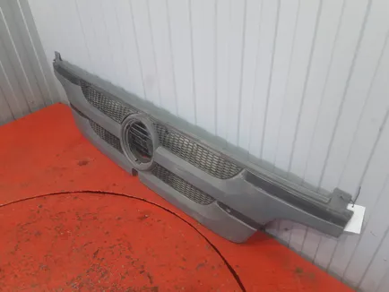 9728880023 MERCEDES Решетка передняя, Отсутствует