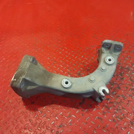 5010304902 RENAULT Кронштейн подножки