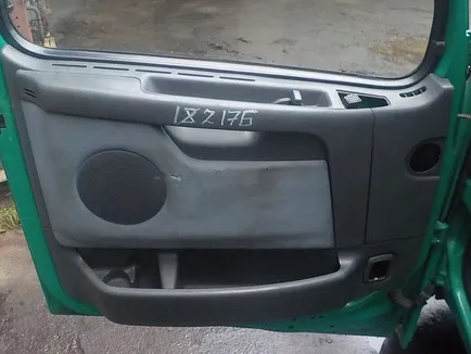 20453756 VOLVO Обшивка двери, Отсутствует