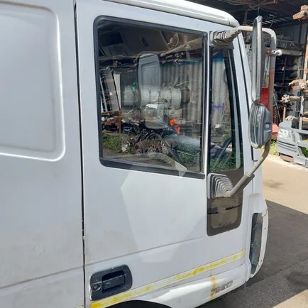 504080382 IVECO Стекло двери переднее правое