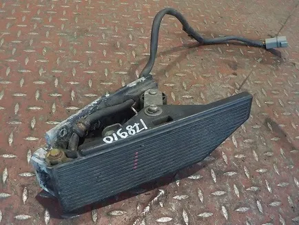 5010505302 RENAULT Педаль газа, Отсутствует