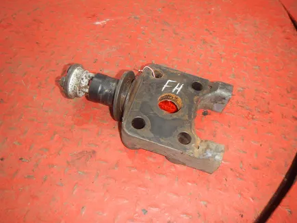 6899196 VOLVO Кронштейн реактивной тяги